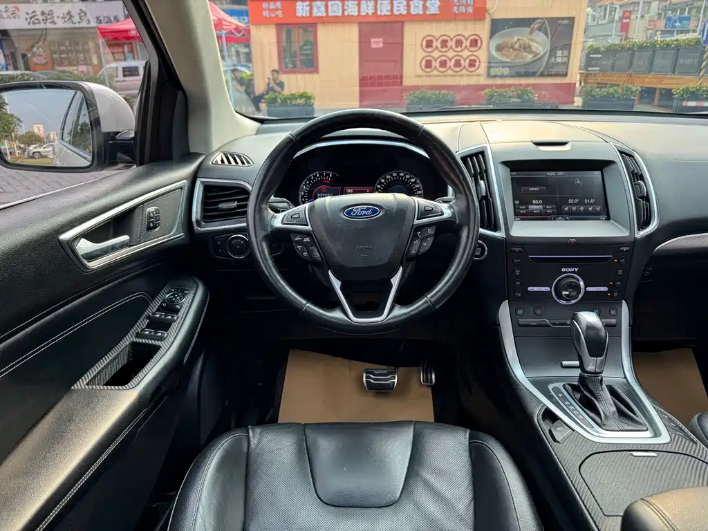 Ford Edge 2017 — фото 18