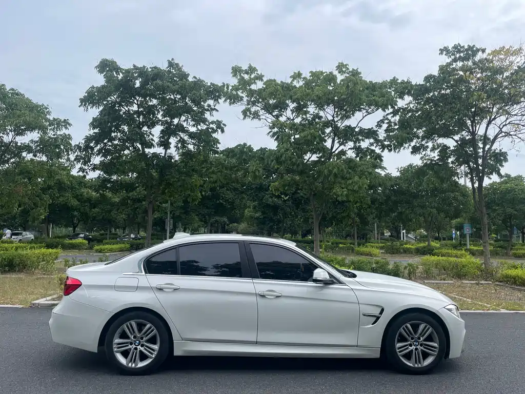 BMW 3 Series 2016 — фото 10