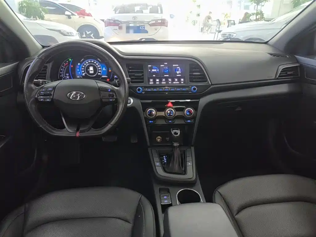 Hyundai Elantra 2019 — фото 10