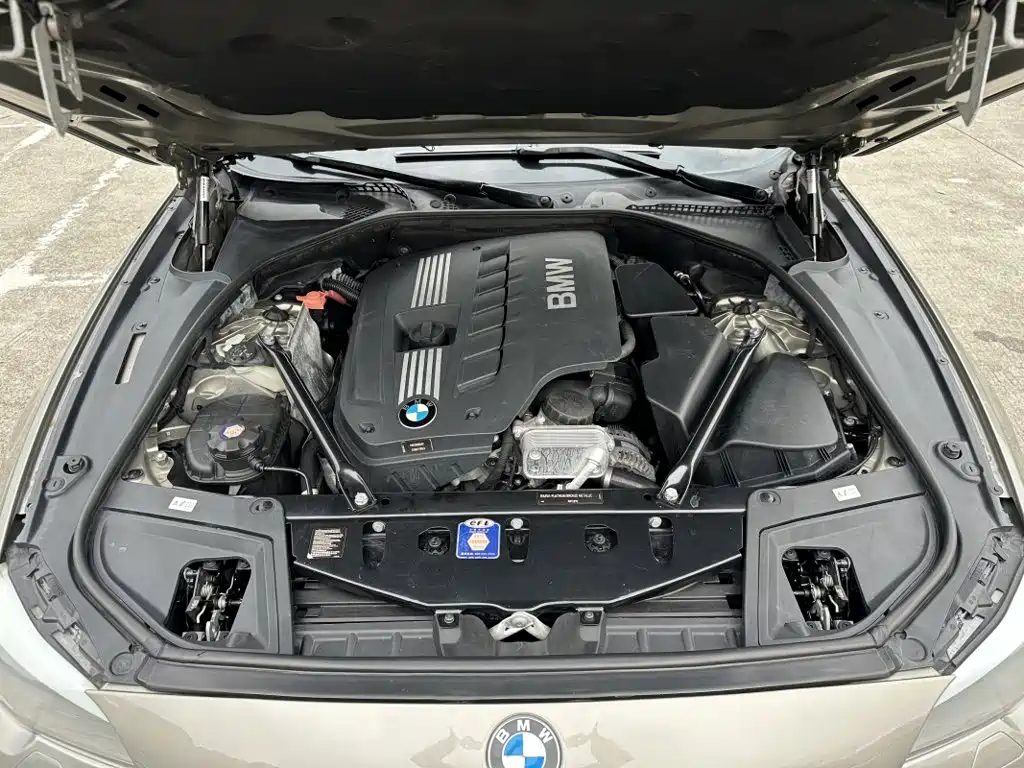 BMW 5 Series 2011 — фото 15