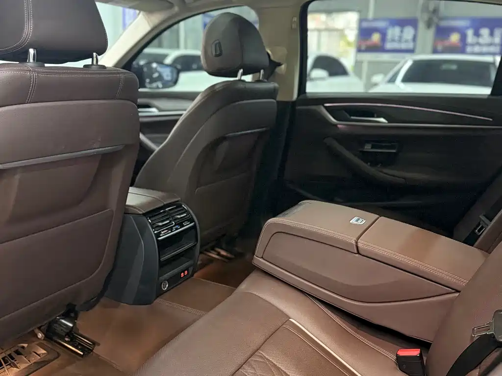 BMW 5 Series 2020 — фото 12
