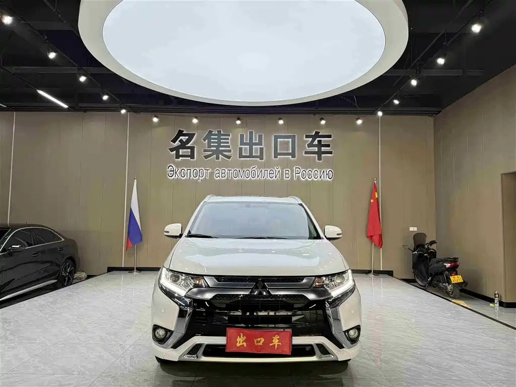 Mitsubishi Outlander 2024 — фото 2