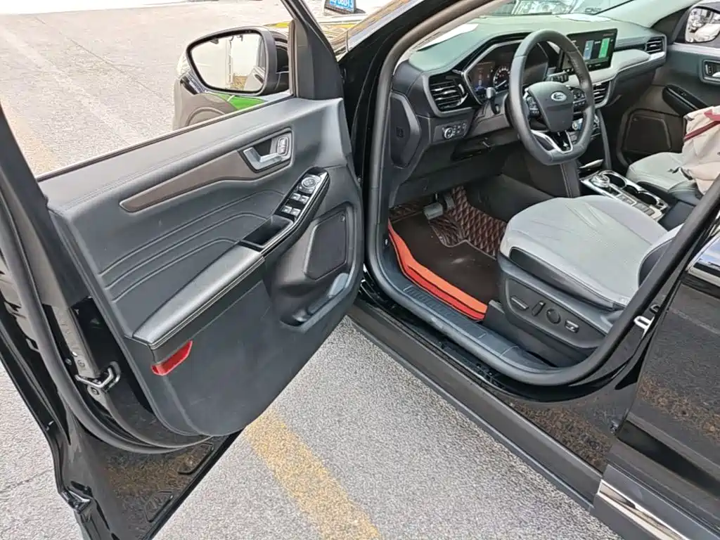 Ford Escape 2023 — фото 16