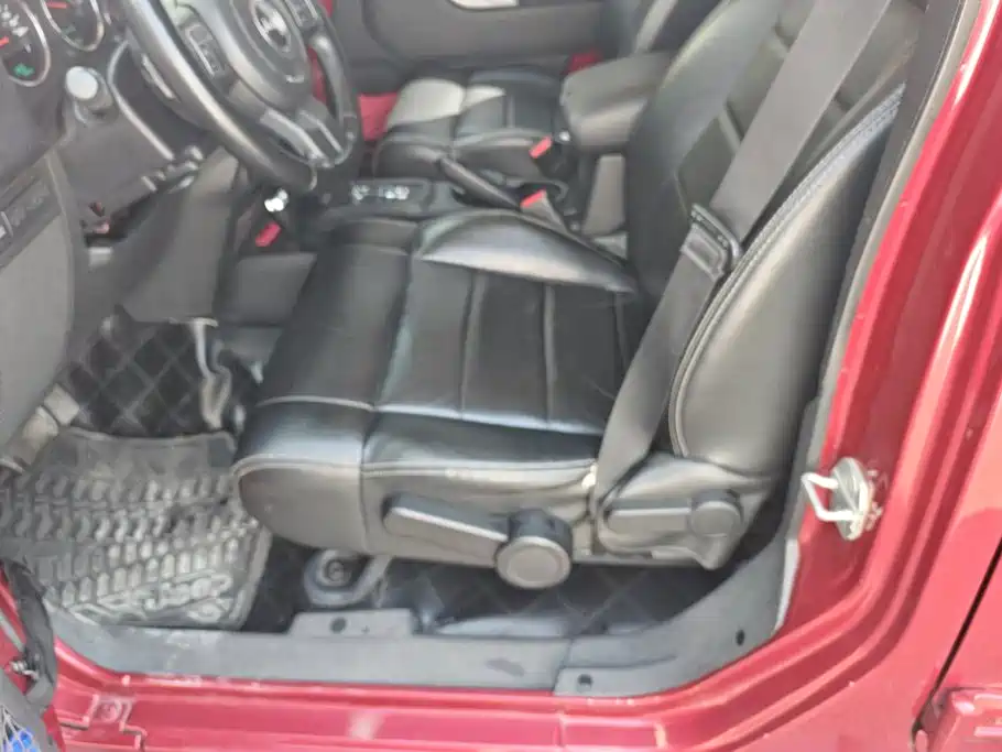 Jeep Wrangler 2012 — фото 9
