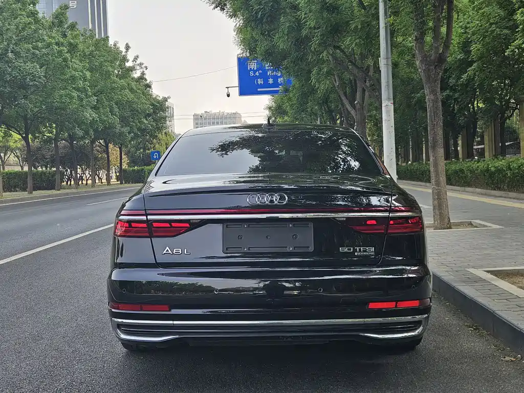 Audi A8 2023 — фото 5