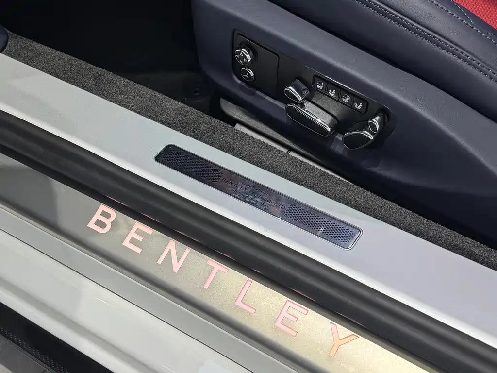 Bentley Continental 2023 — фото 14