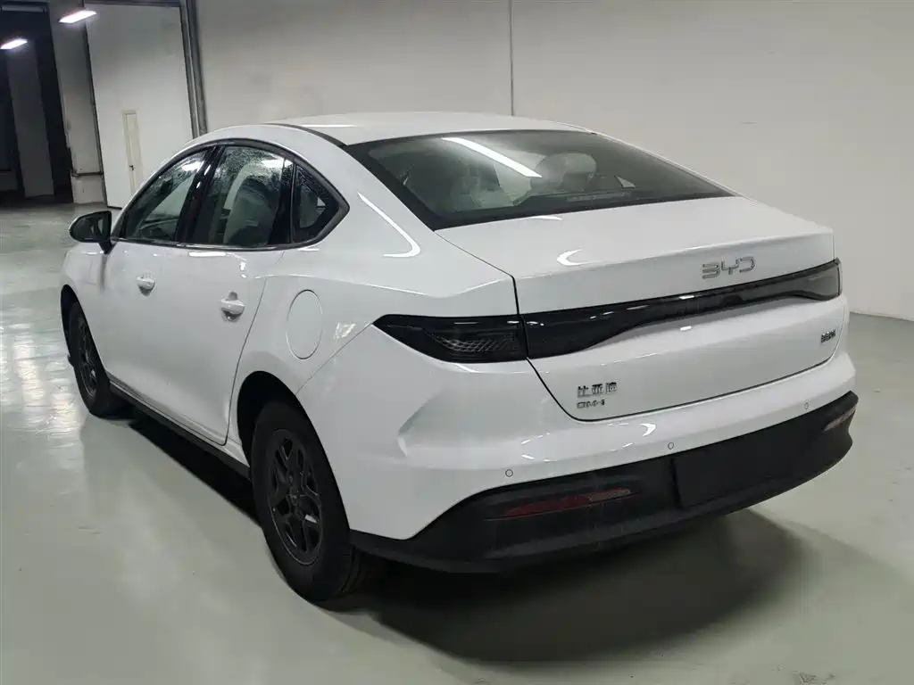 BYD Seal 05 DM-i 2025 — фото 4
