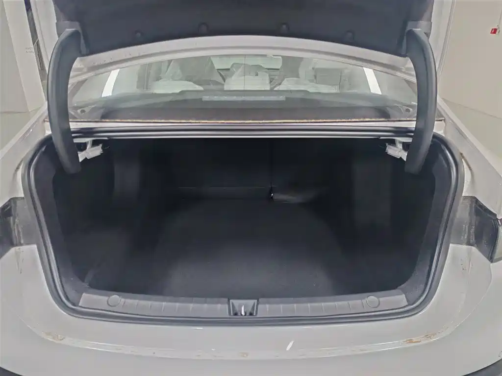 BYD Seal 05 DM-i 2025 — фото 13