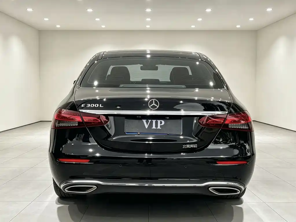 Mercedes-Benz E-Class 2023 — фото 13