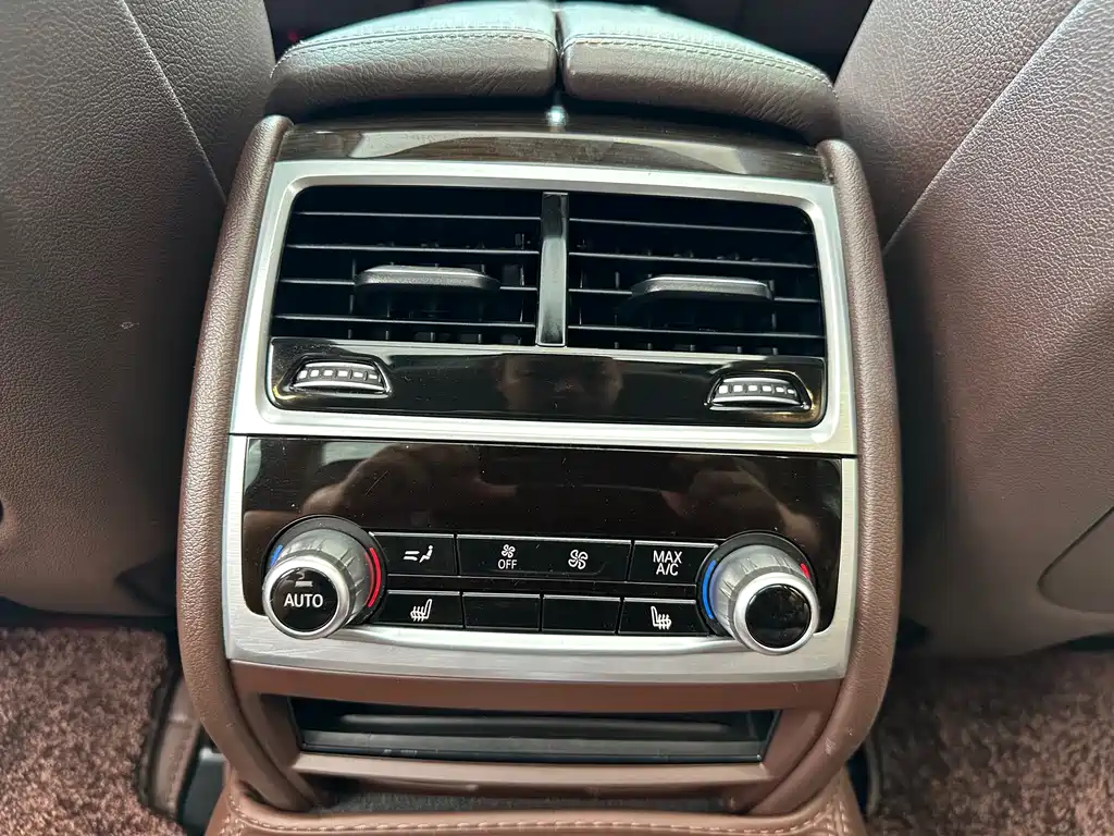 BMW 7 Series 2017 — фото 15