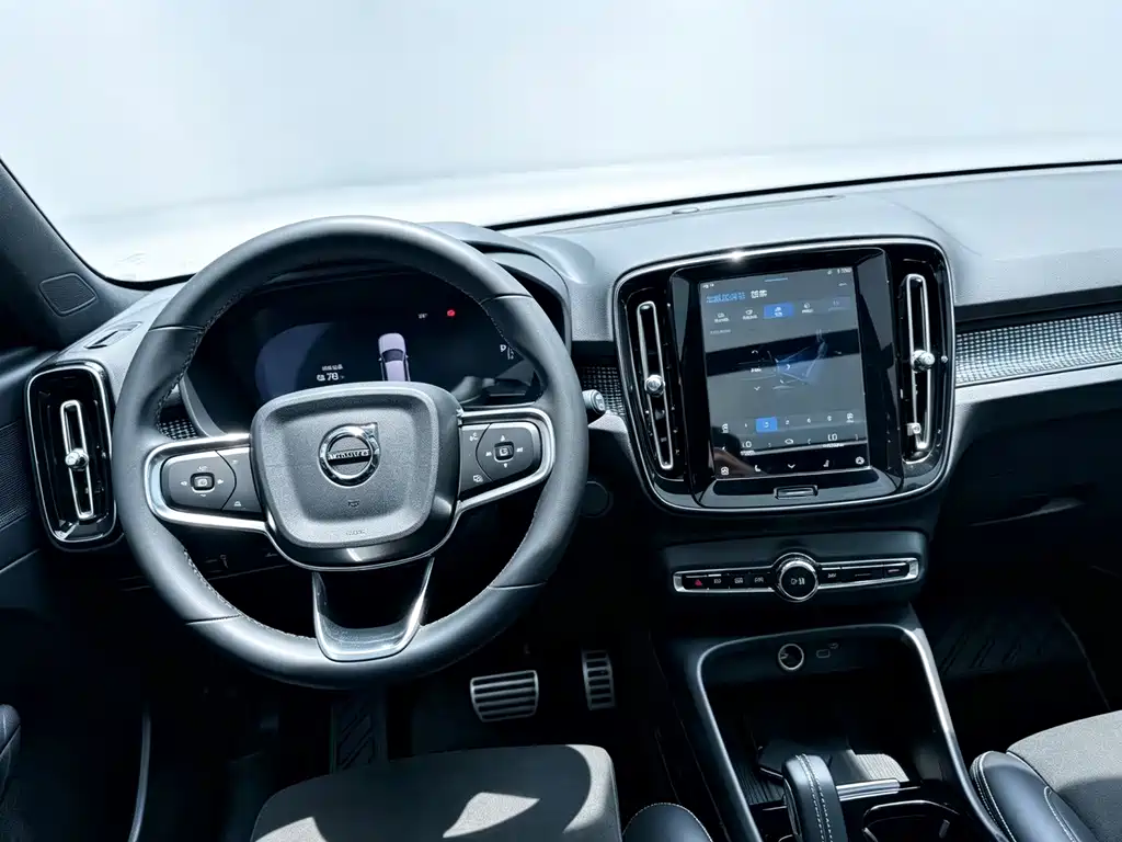 Volvo XC40 New Energy 2022 — фото 6