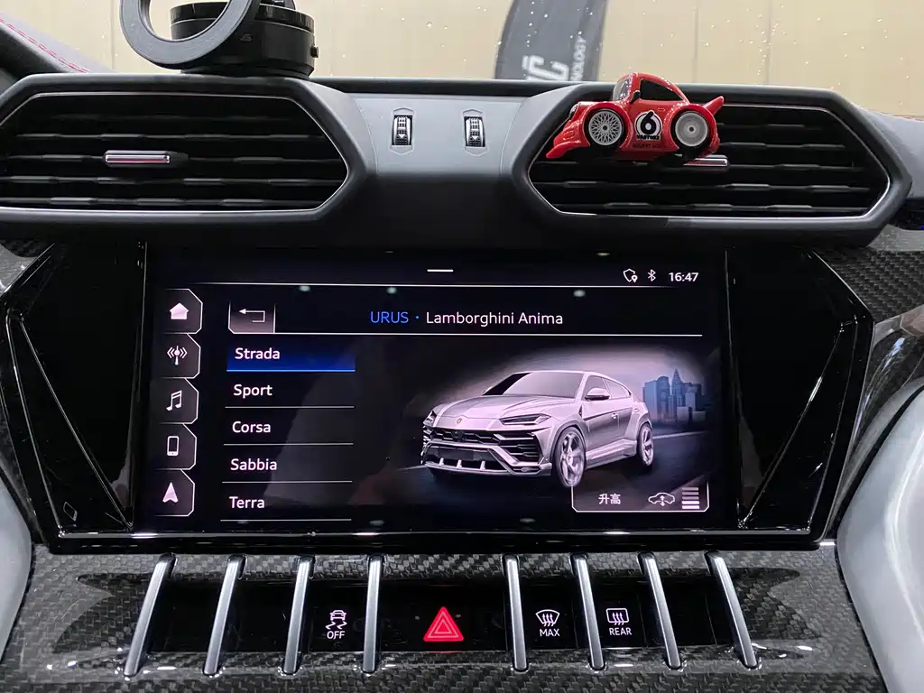 Lamborghini Urus 2020 — фото 15