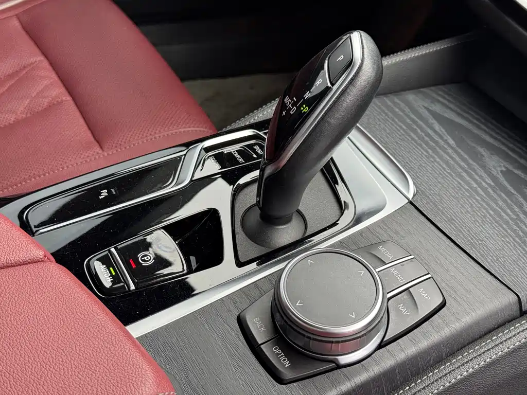 BMW 5 Series 2022 — фото 12