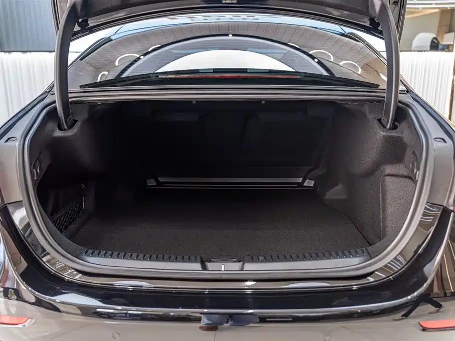 Mercedes-Benz E-Class 2025 — фото 10