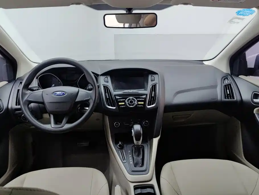 Ford Focus 2016 — фото 12