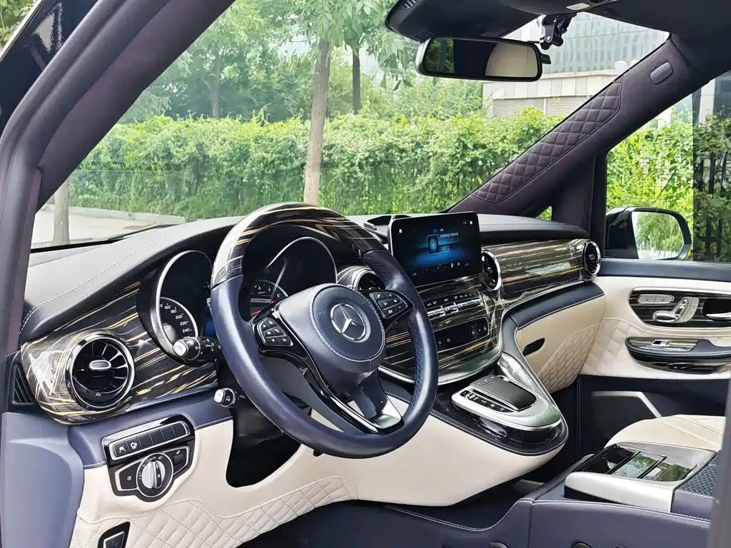 Mercedes-Benz V-Class 2022 — фото 6