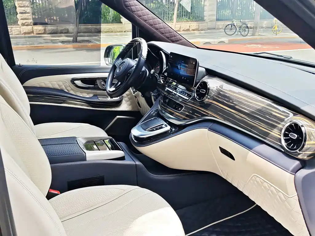 Mercedes-Benz V-Class 2022 — фото 9