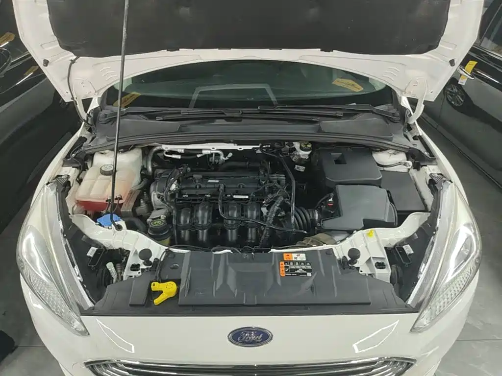Ford Focus 2018 — фото 20