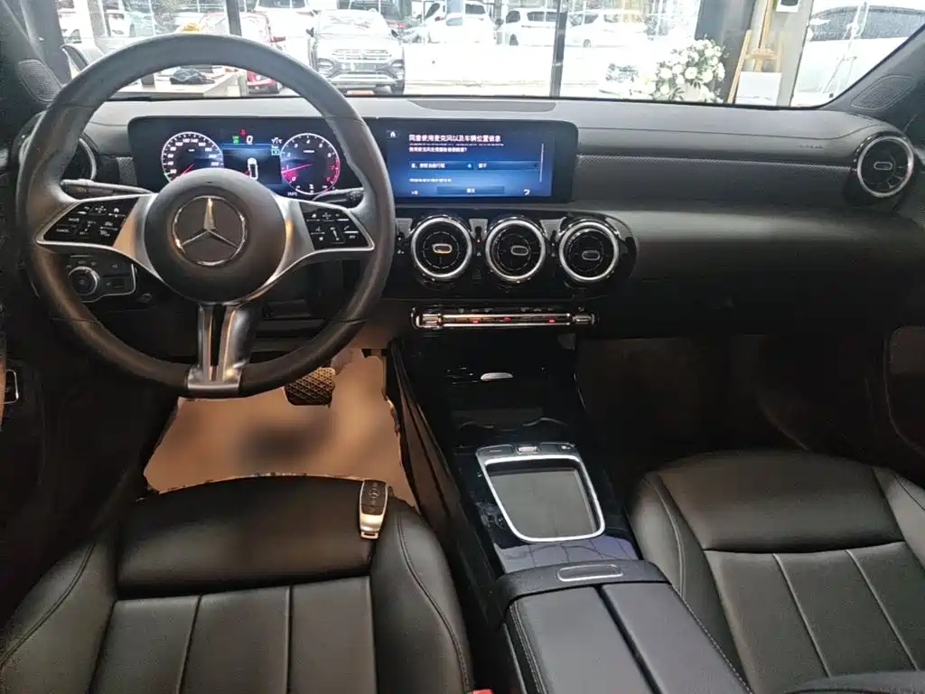 Mercedes-Benz A-Class 2024 — фото 10
