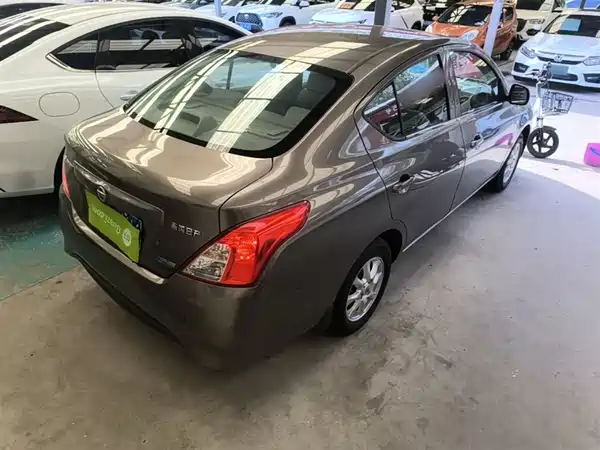 Nissan Sunny 2015