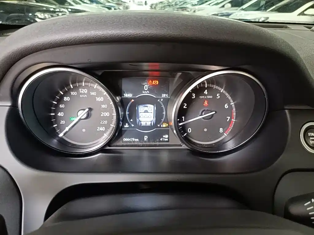 Land Rover Discovery Sport 2017 — фото 12
