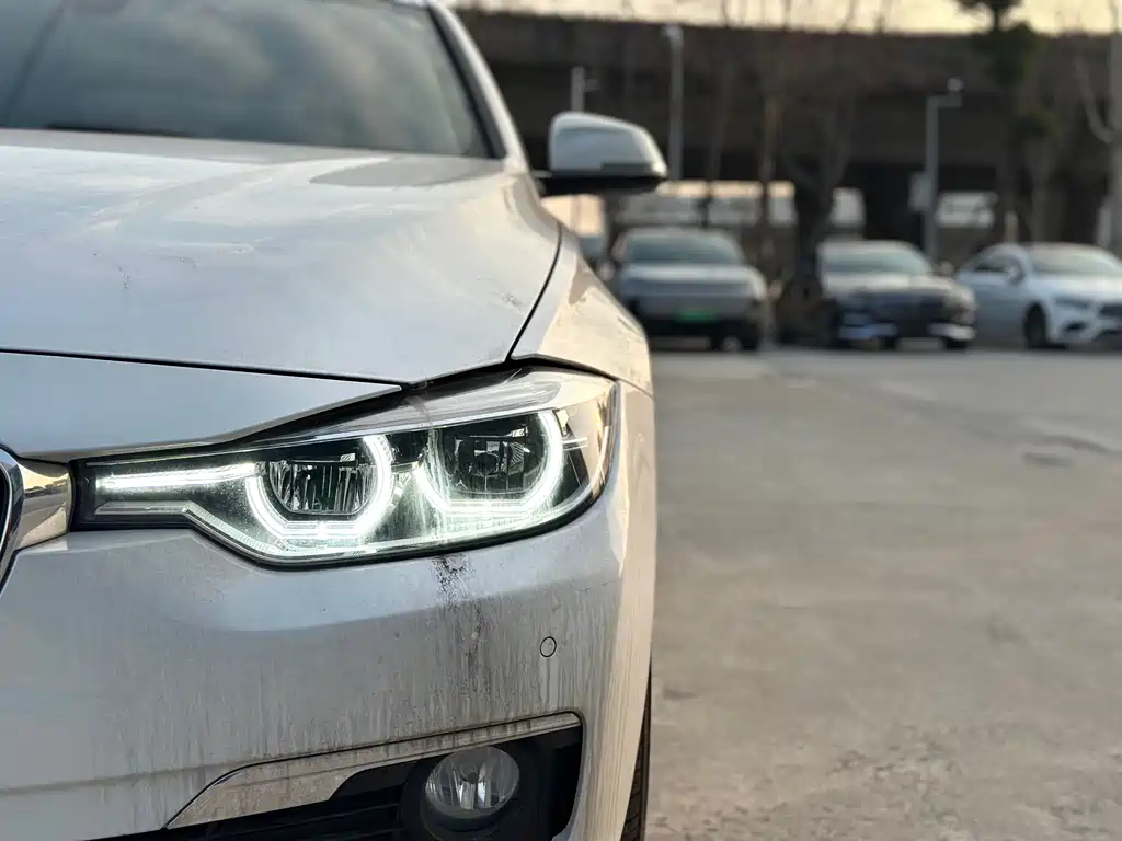 BMW 3 Series 2017 — фото 12