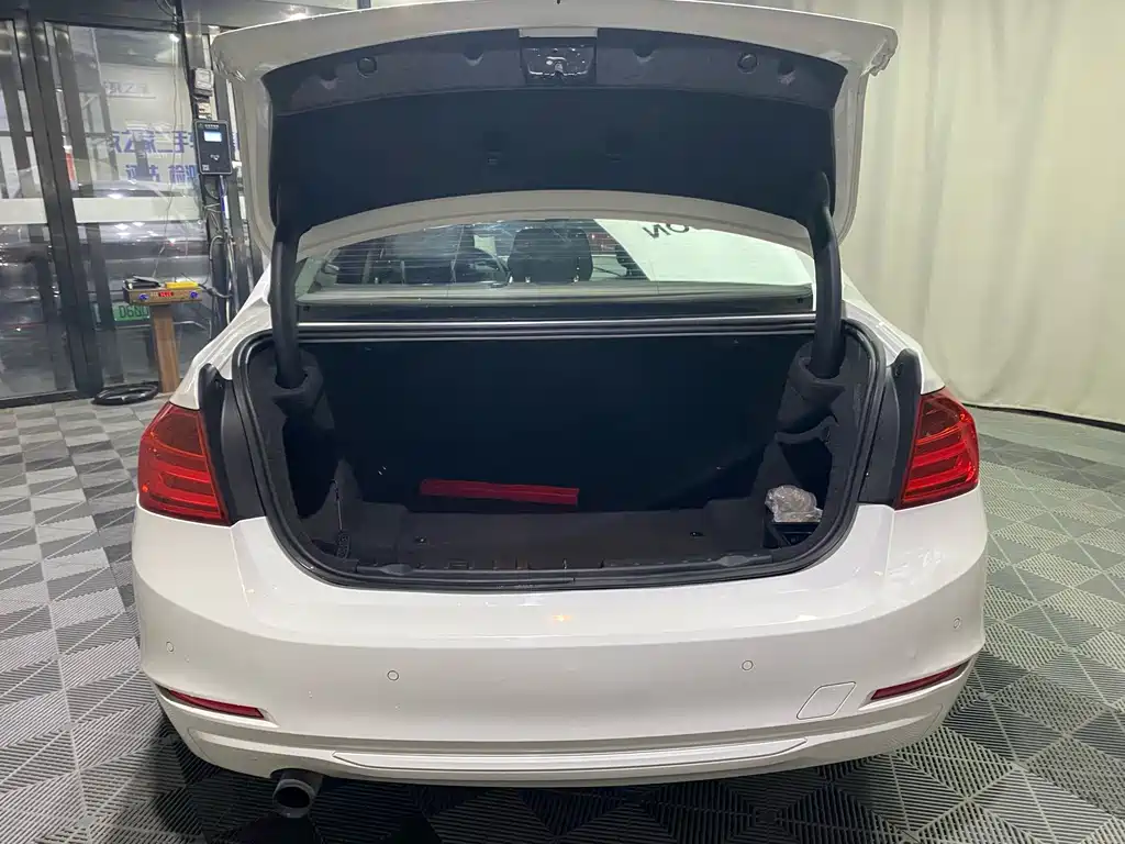 BMW 3 Series 2015 — фото 17