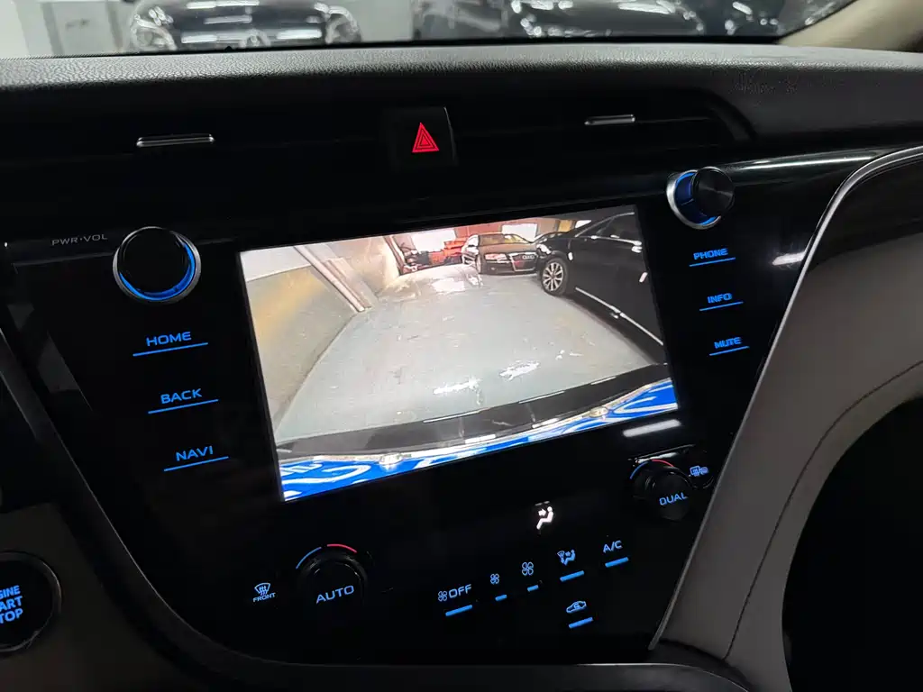 Toyota Camry 2020 — фото 15