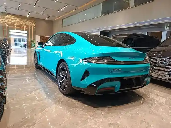 Xiaomi SU7 2024