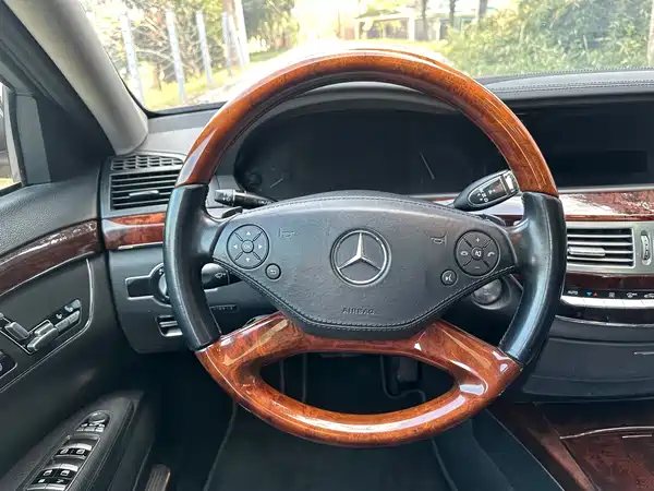 Mercedes-Benz S-Class 2012