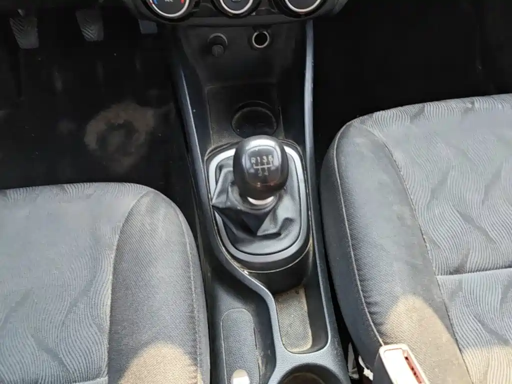 Kia K2 2015 — фото 14