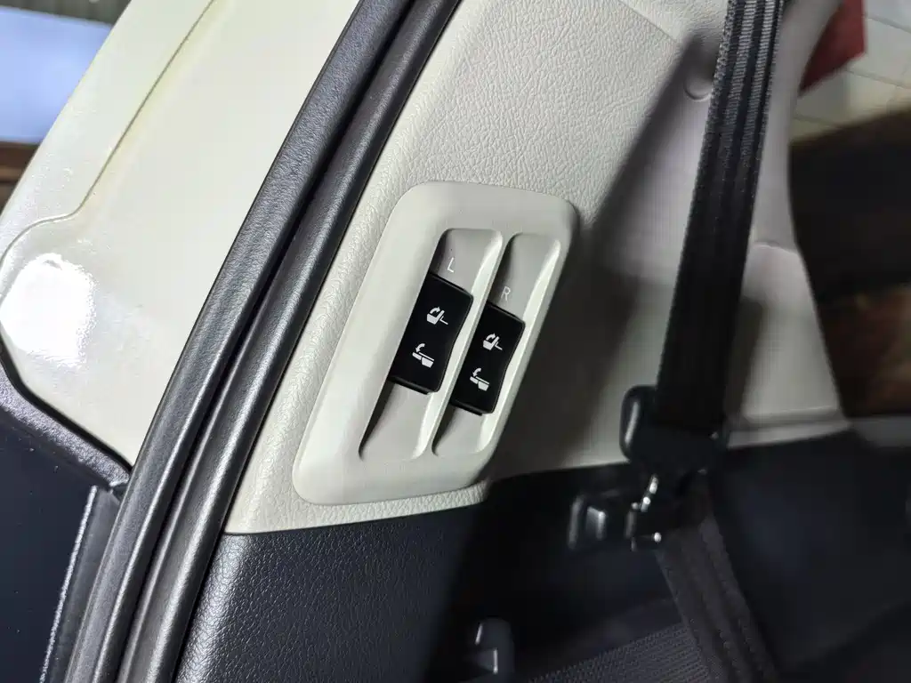 Toyota Prado 2017 — фото 33