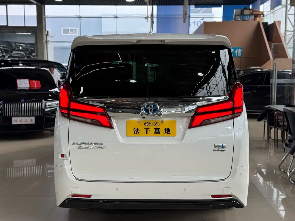 Toyota Alphard 2020 — фото 22