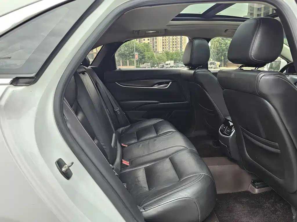 Cadillac XTS 2018 — фото 10