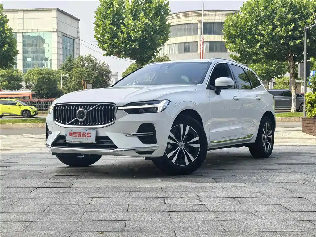 Volvo XC60 2024 — фото 1