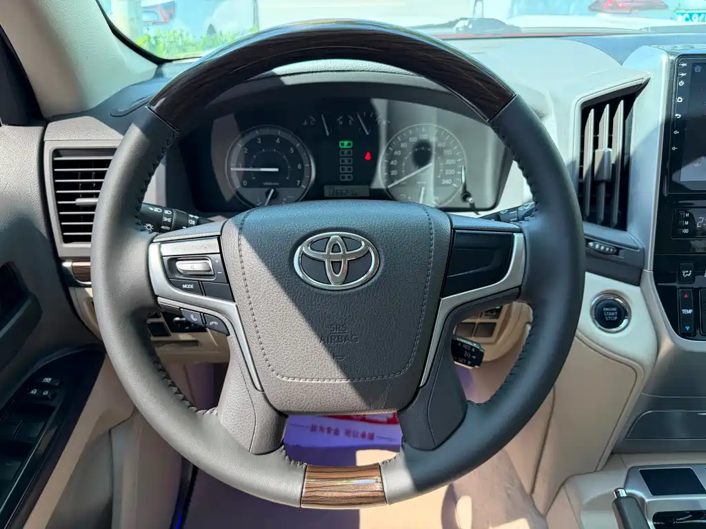 Toyota Land Cruiser 2020 — фото 8