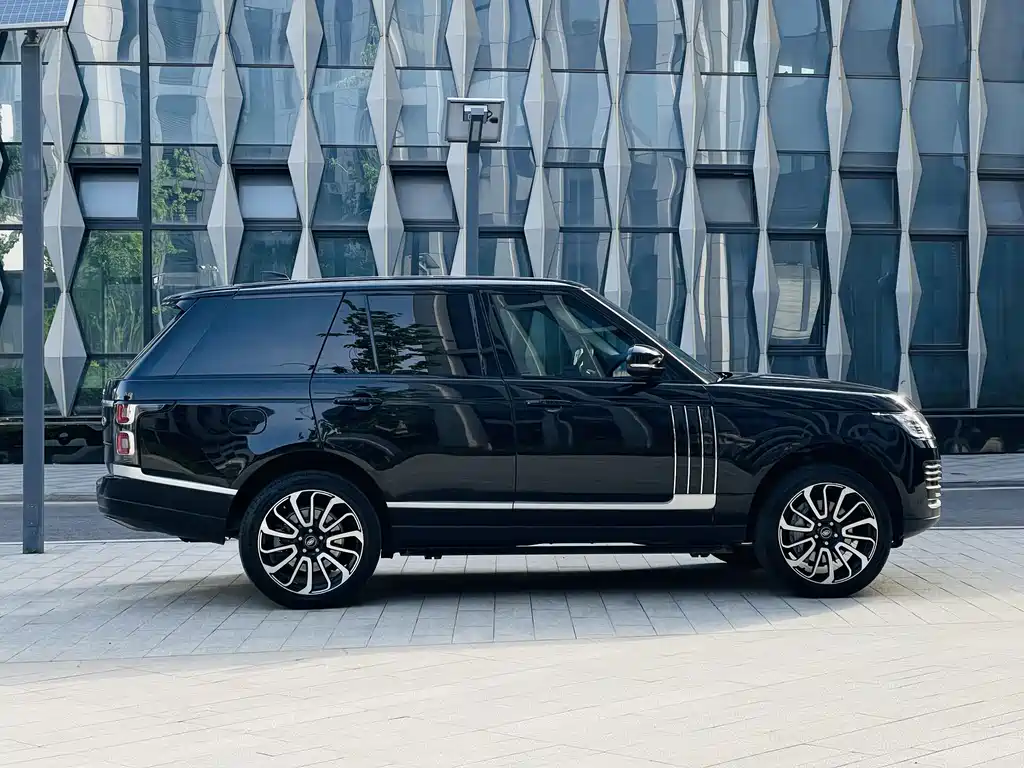 Land Rover Range Rover 2022 — фото 17