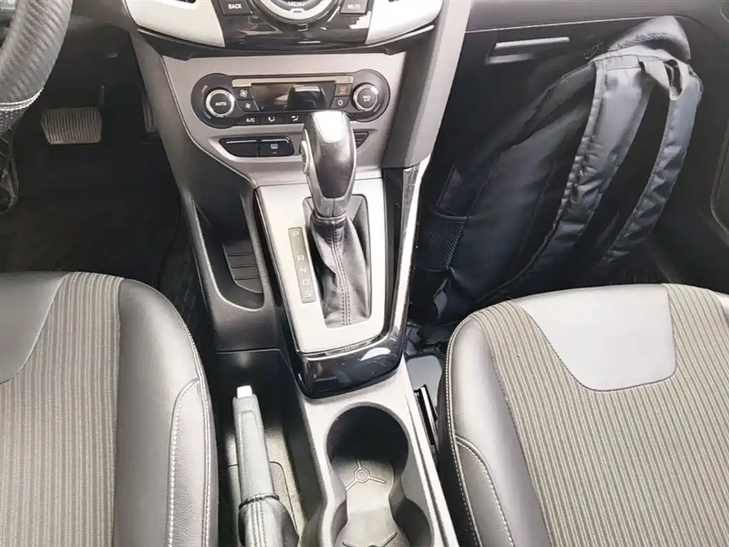 Ford Focus 2014 — фото 14
