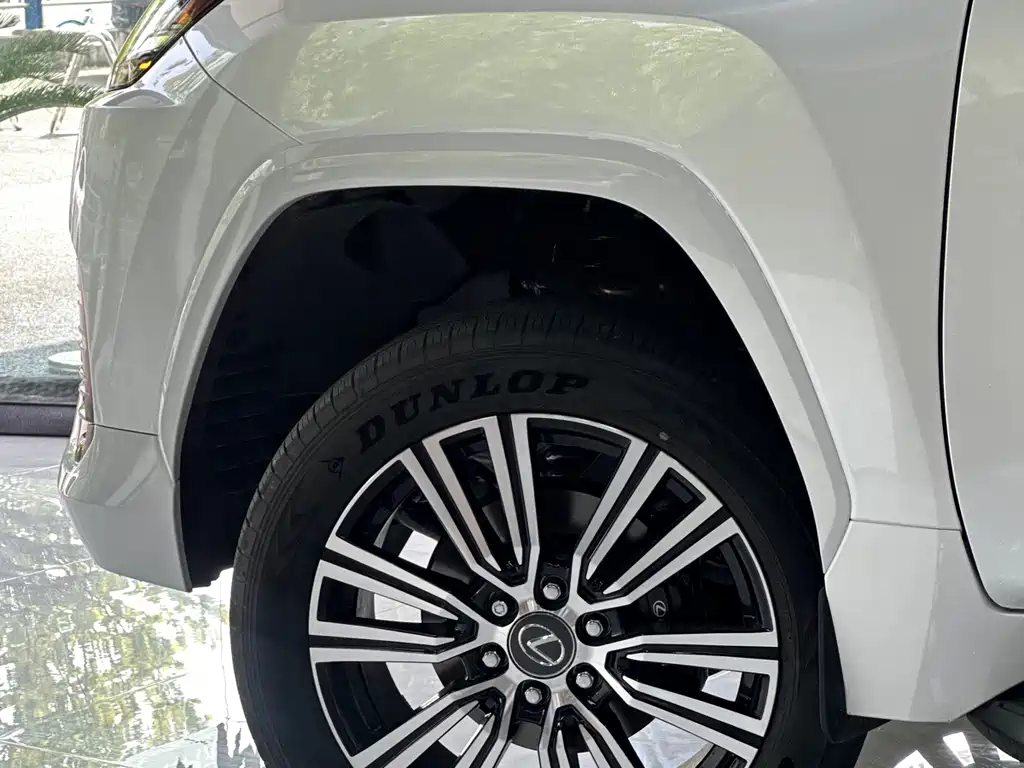 Lexus LX — фото 7