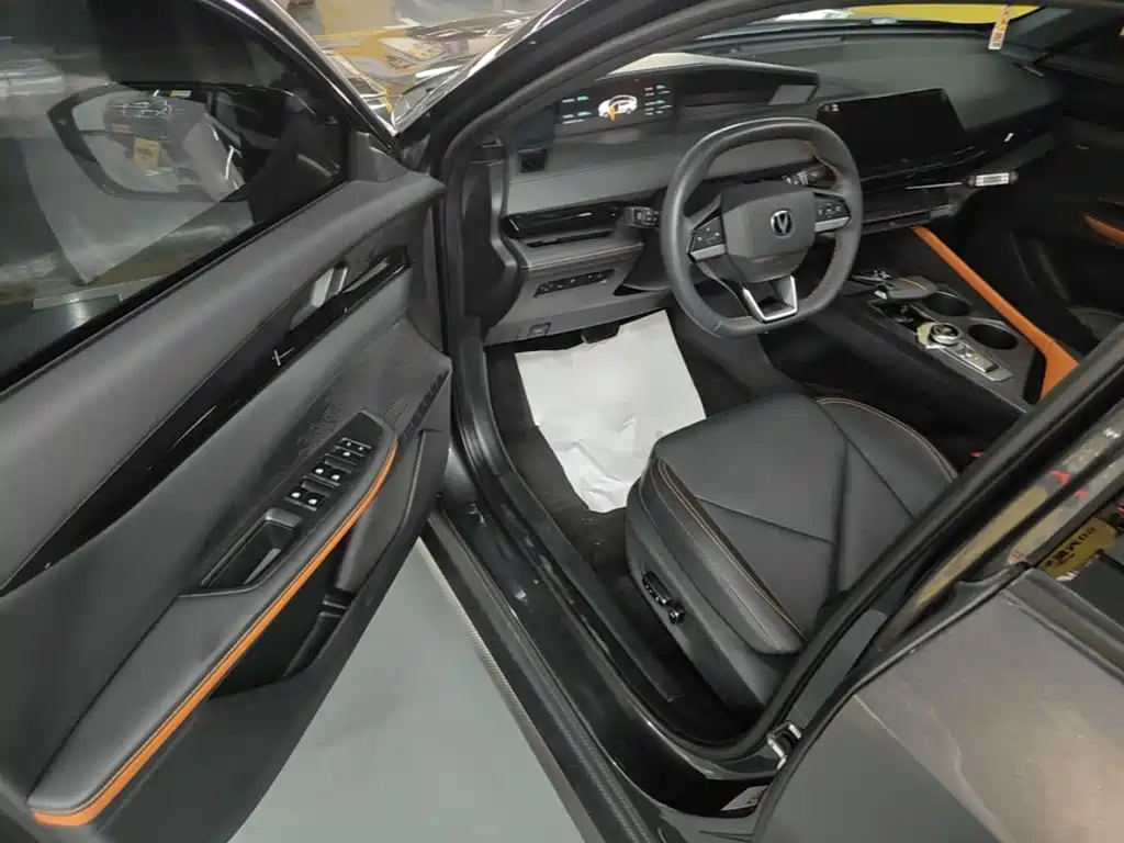Changan UNI-V Smart Electric Idd 2023 — фото 16