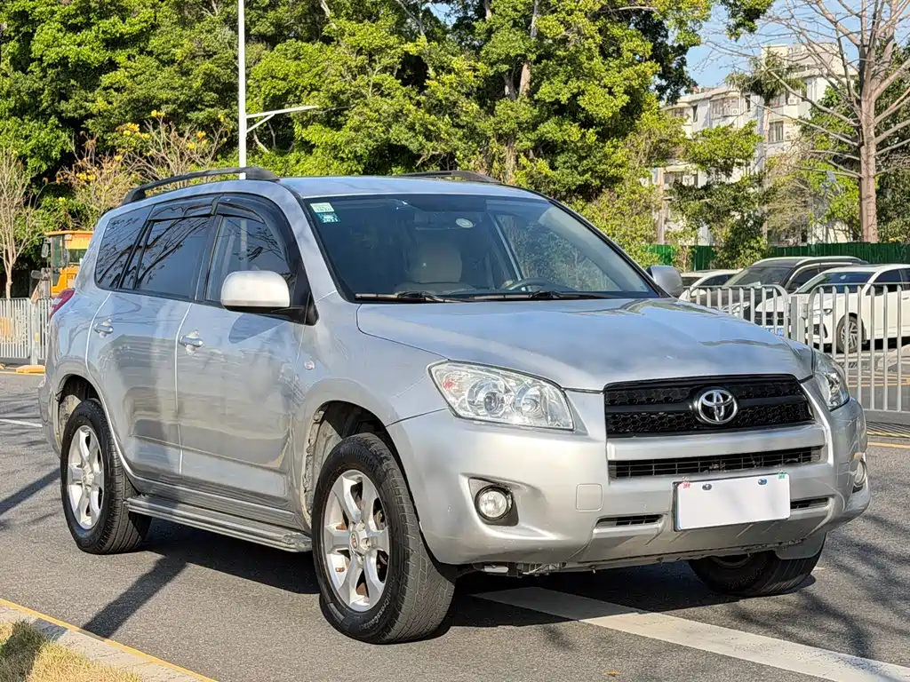 Toyota RAV4 2013 — фото 3