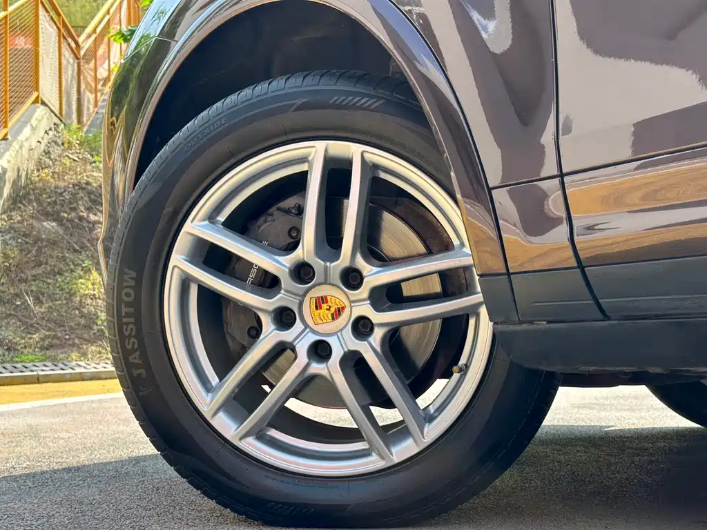 Porsche Cayenne 2017 — фото 10