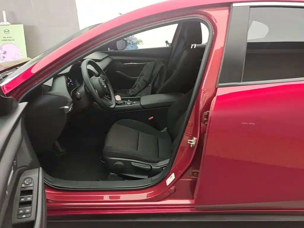 Mazda 3 Axela 2022 — фото 15