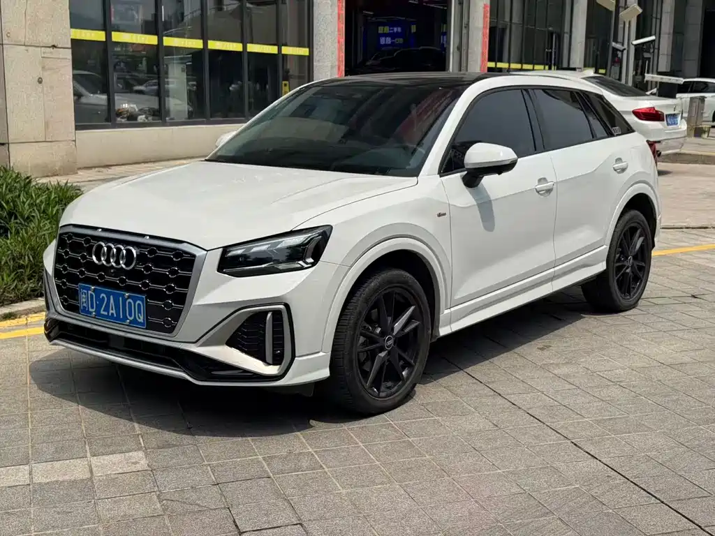 Audi Q2L 2023 — фото 1