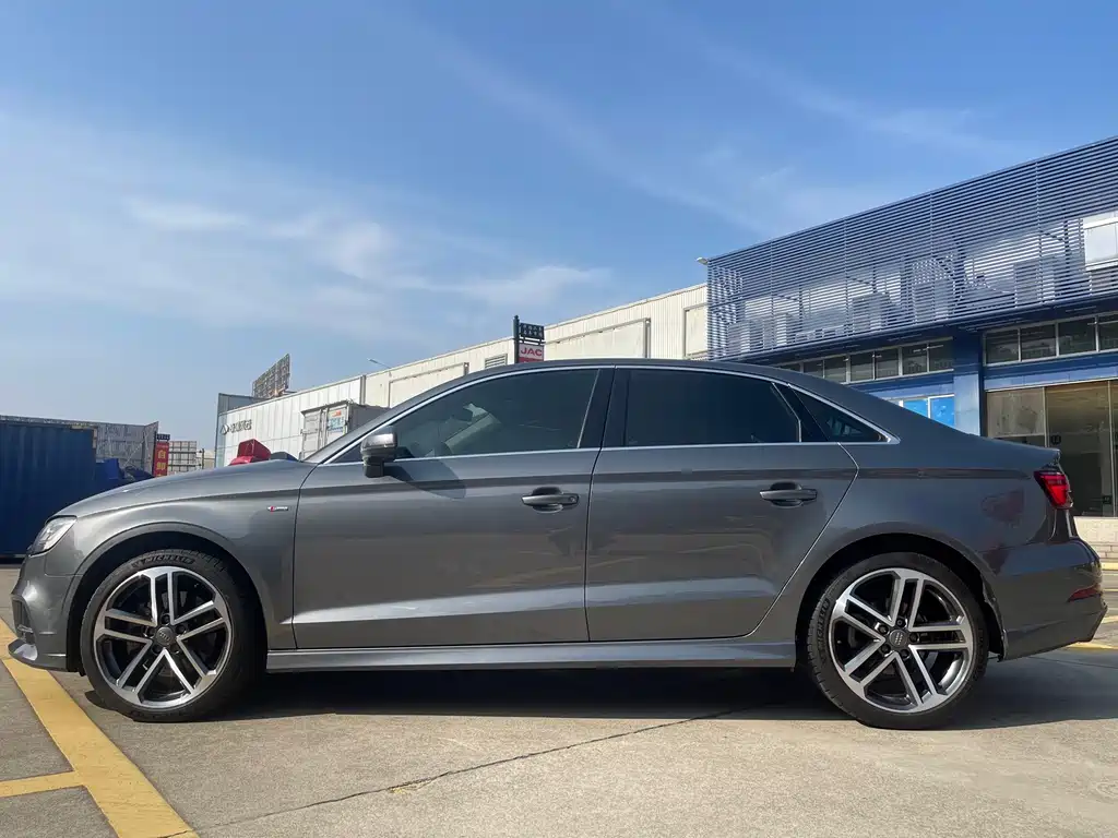 Audi A3 2018 — фото 12