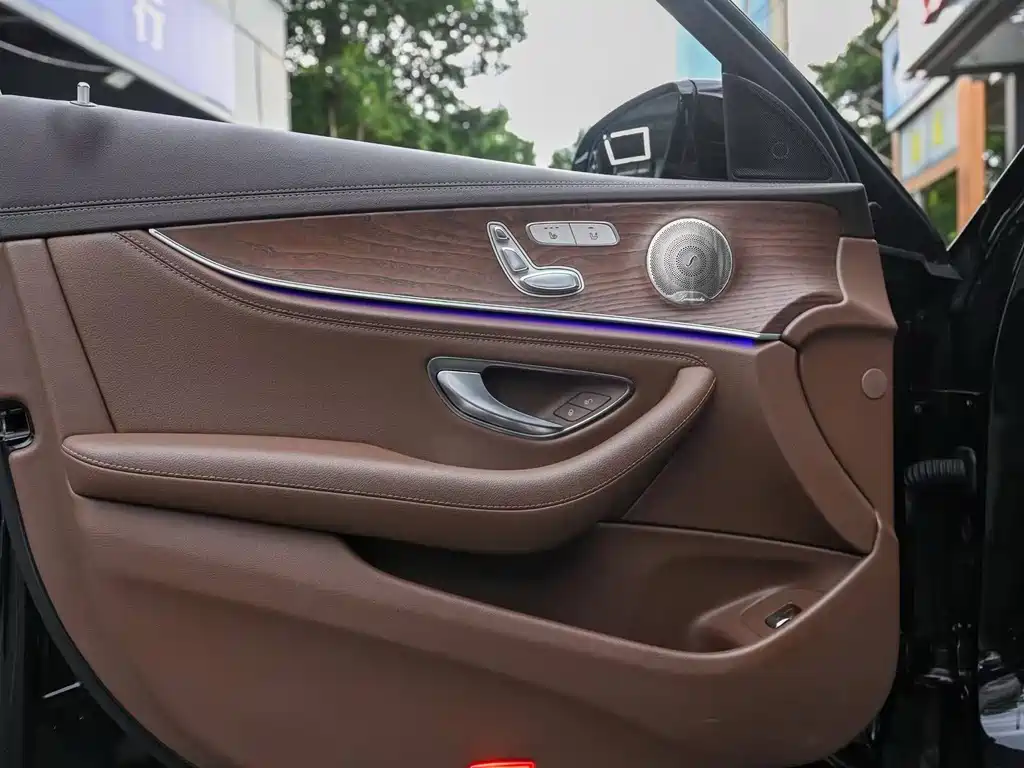 Mercedes-Benz E-Class 2022 — фото 12