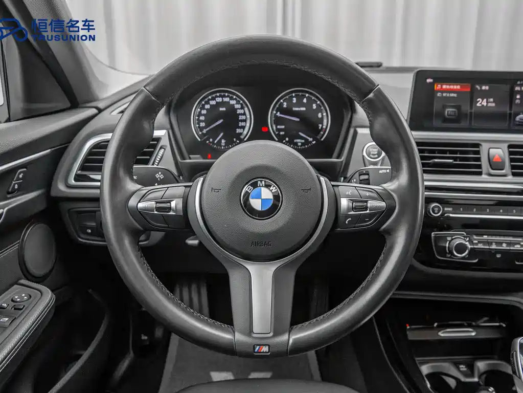 BMW 1 Series 2020 — фото 19