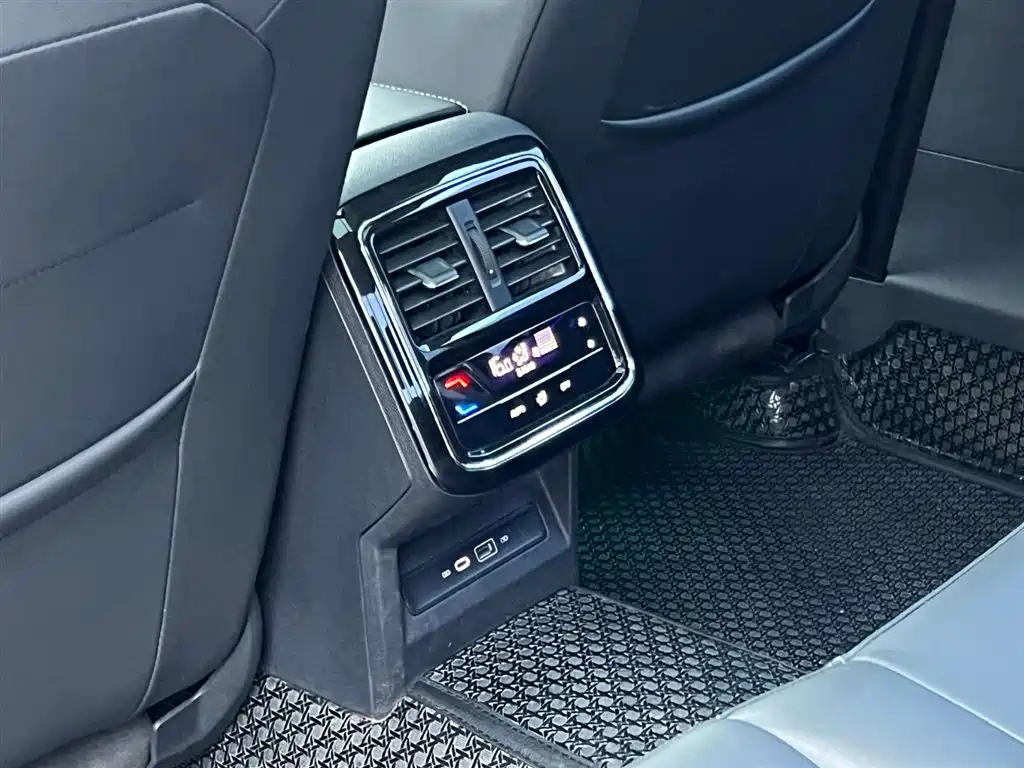 Volkswagen Passat 2023 — фото 22