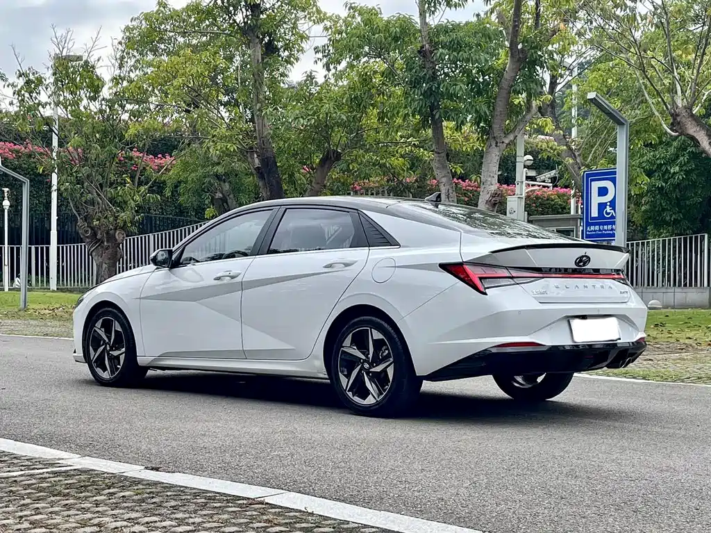 Hyundai Elantra 2021 — фото 9