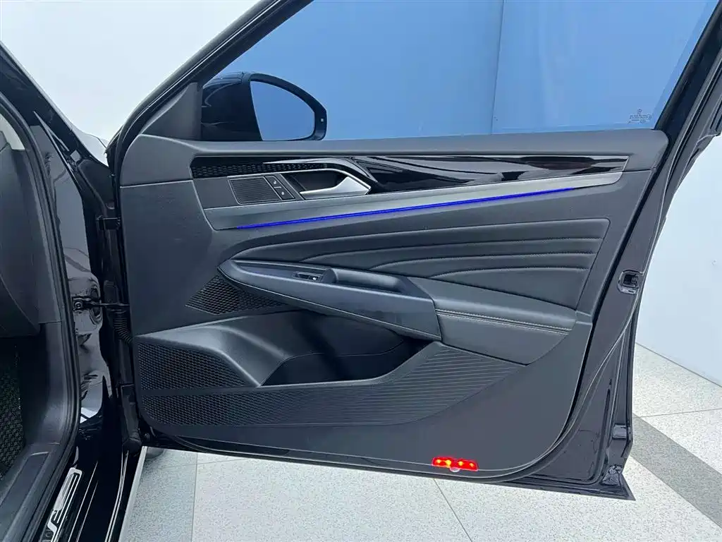 Volkswagen Passat 2023 — фото 28